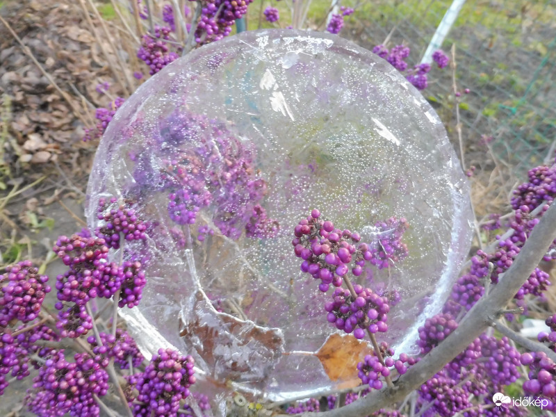 Estére sem olvadt el a vödörben a jég 