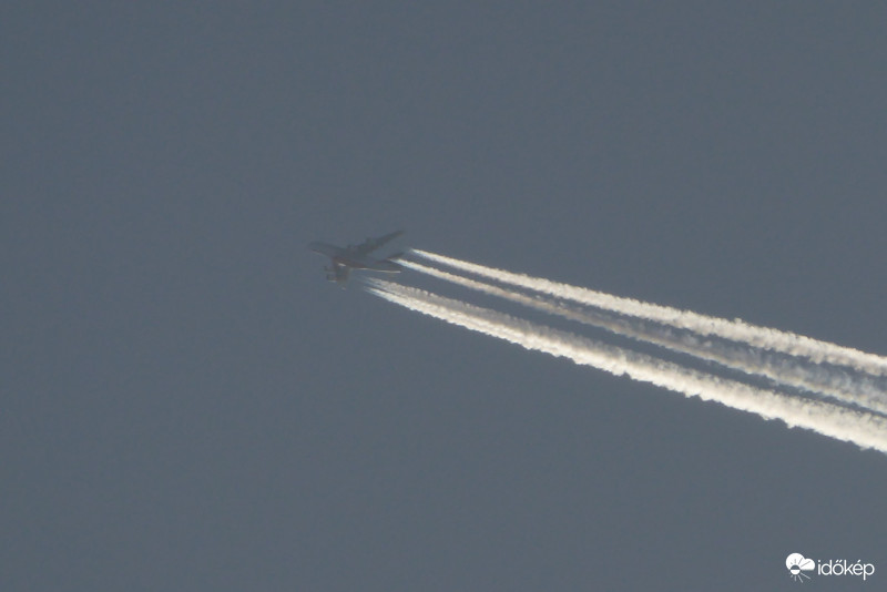 Elhúzta a csíkot Szár felett