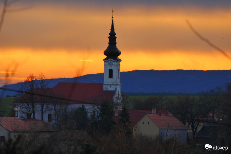 Lemenő fényben a templomunk