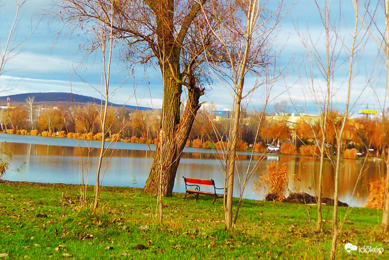 Csábító a pad, de inkább sétáljunk