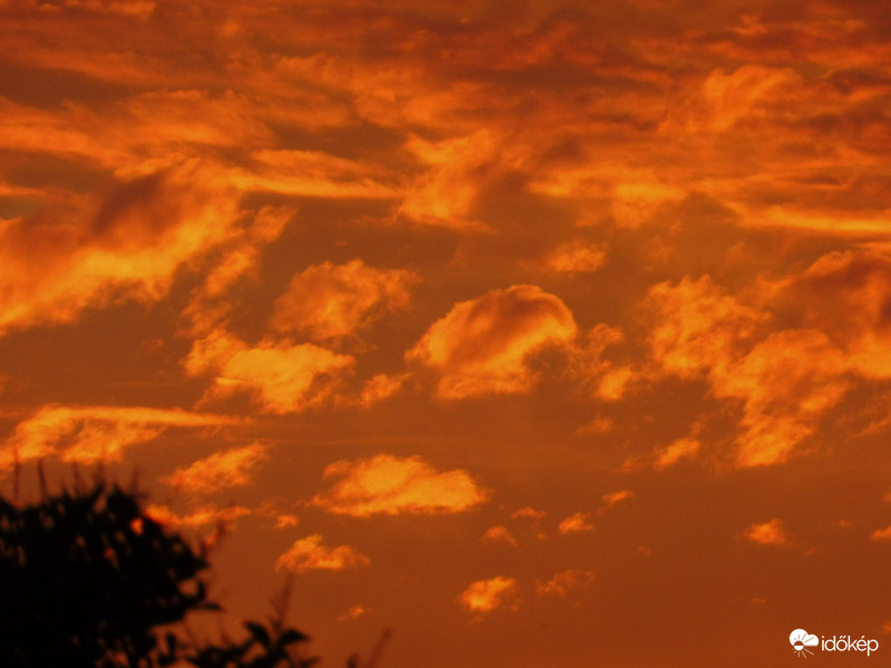 Vörös felhő pamacsok