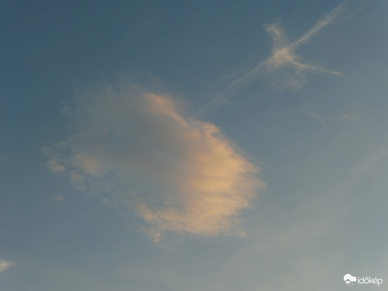 égboltra szegezett felhő pamacs