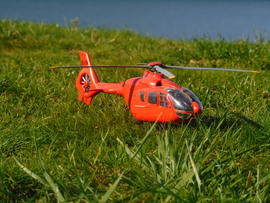 Helikopter (makett) az őszi Deseda tónál