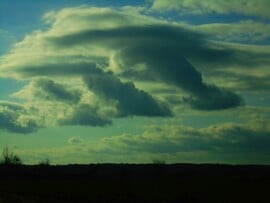Érdekes "talpas" felhők