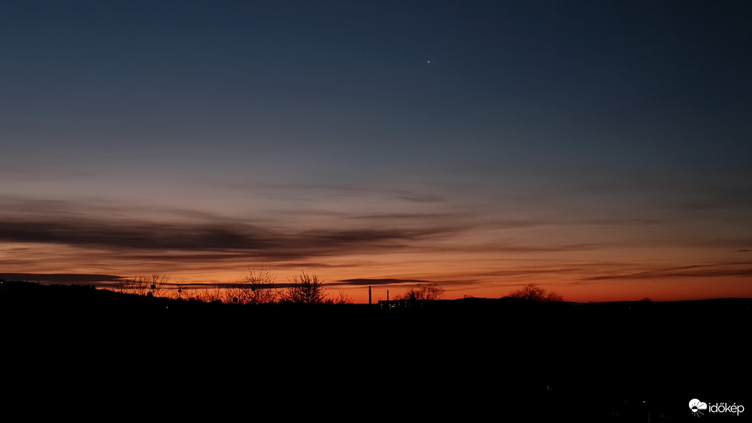 Ki korán kel, szépet lát.