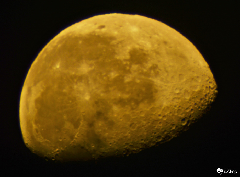 Szentesti fogyó Hold.