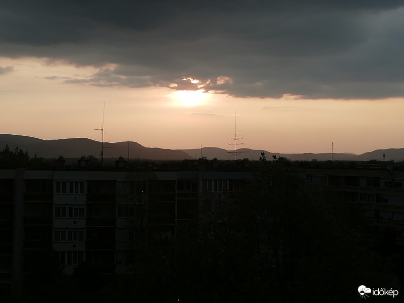 Vihar előtti csend