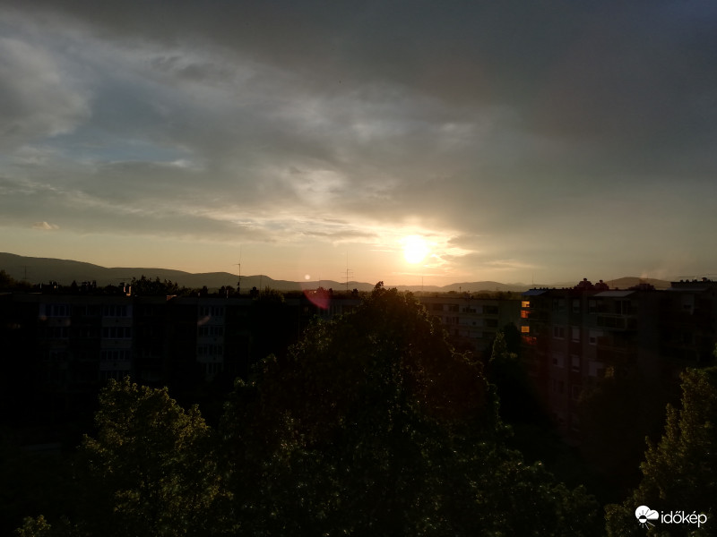 Felhős
