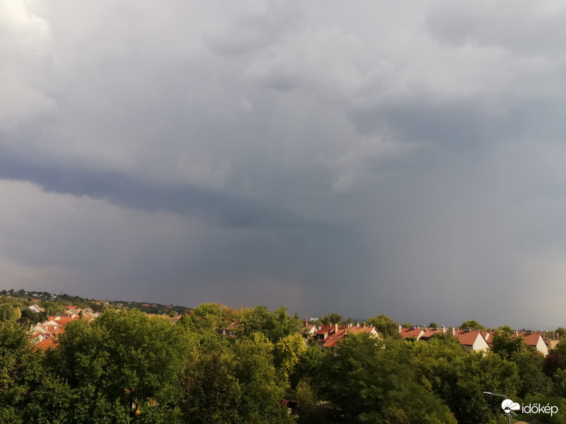Jön a vihar. 