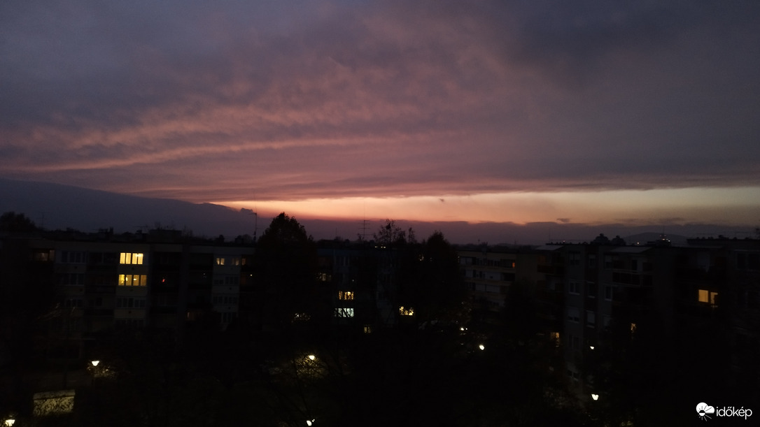 Alkonyat...