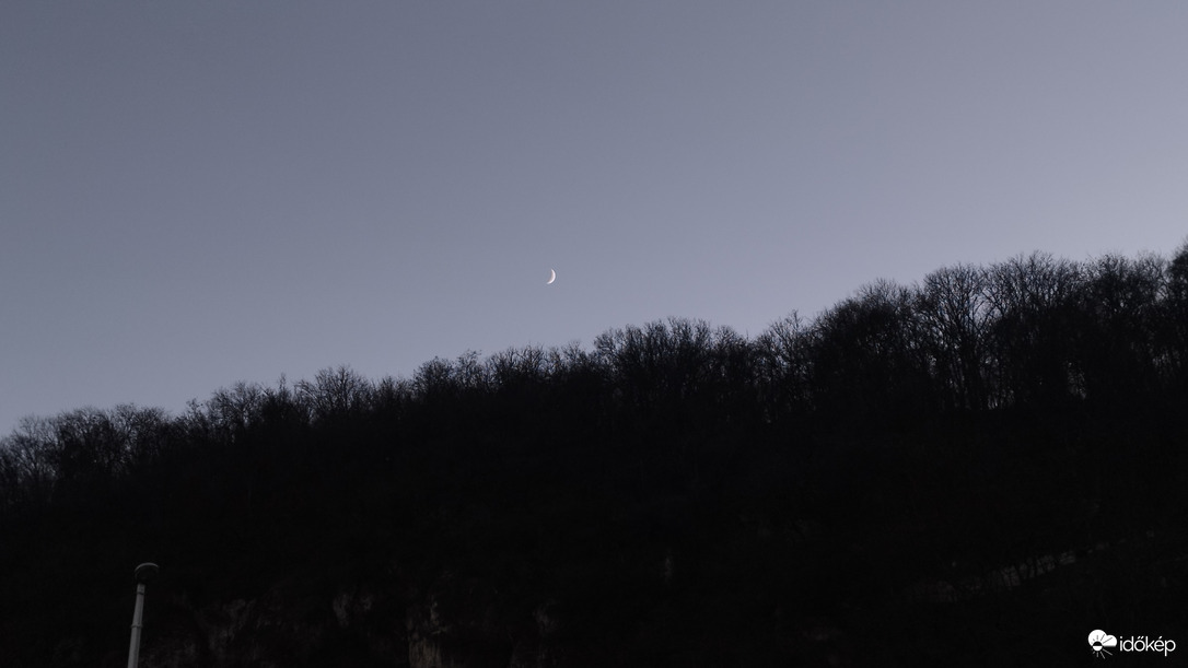 Alkonyati Holdsarló