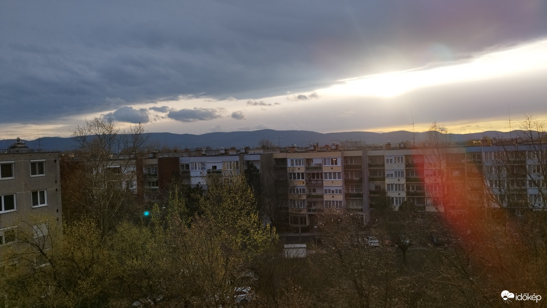 Megérkezett a szélvihar