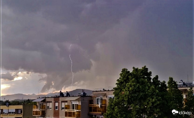 Vihar a hegyek fölött
