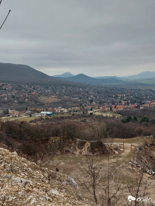 Pilisszántó a mészköbányáról nézve