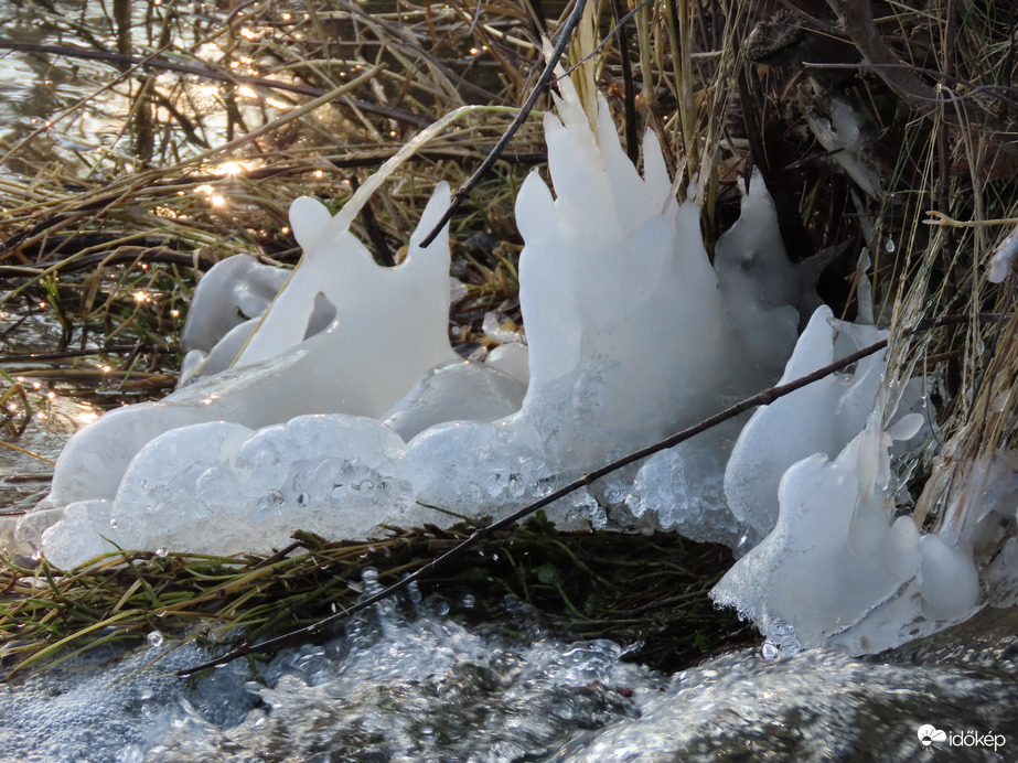 Jégszobrok a csobogónál