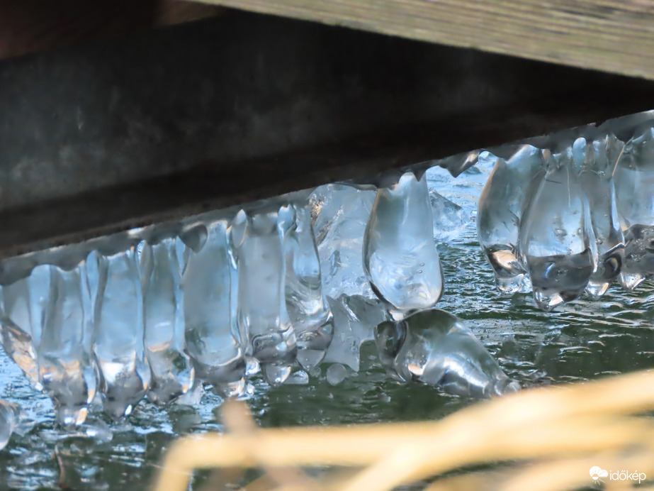 Jégszobrok a stég alján 1.