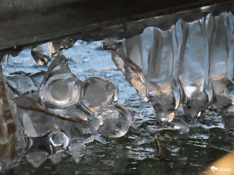 Jégszobrok a stég alján 2.