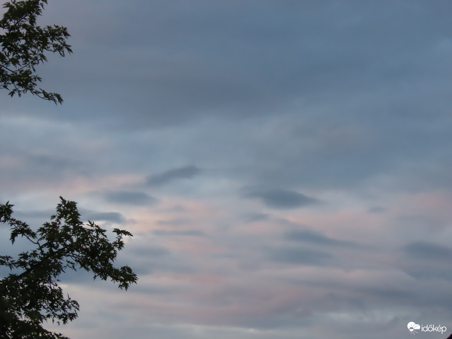 Felhők naplemente idején 2.