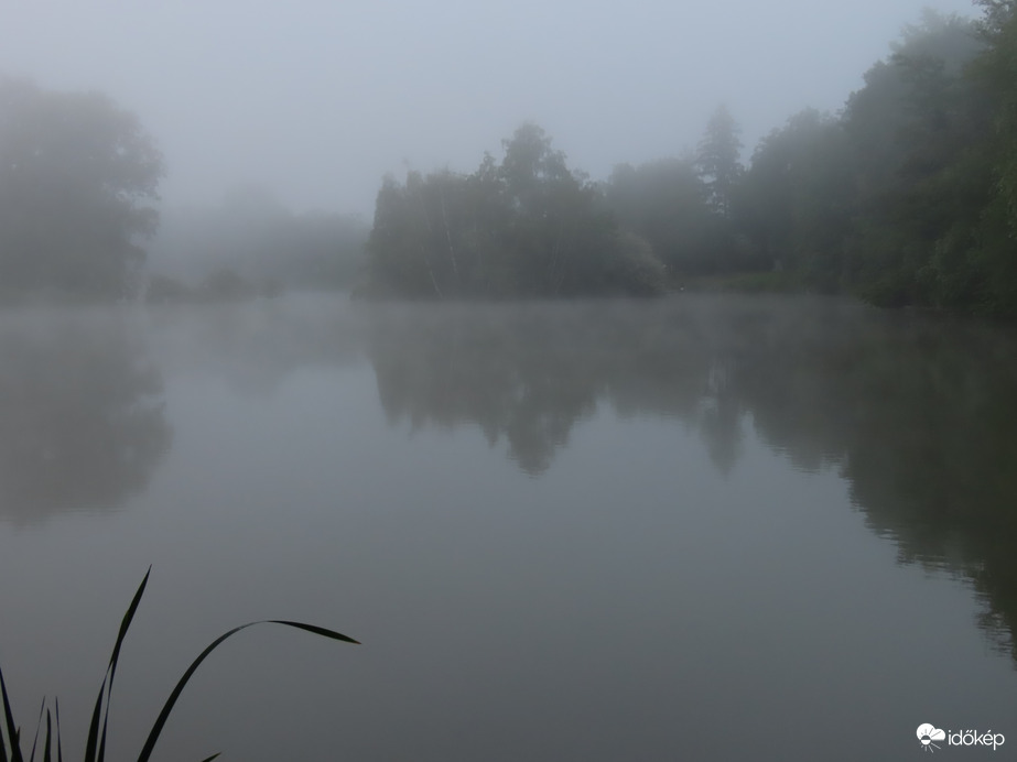  A Horgásztó leereszkedő ködben