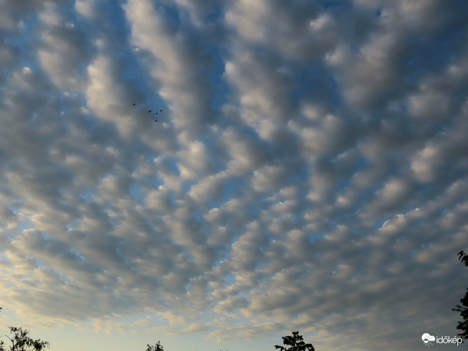 Kora reggel felhői