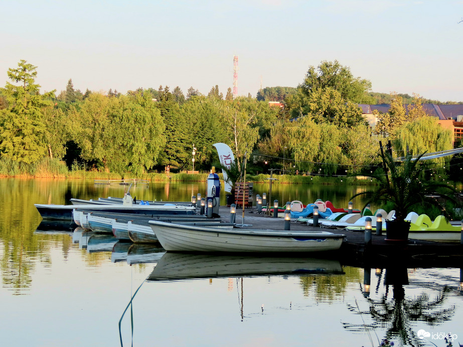 Pihenő csónakok