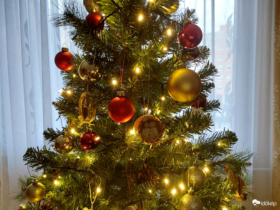 Boldog Karácsonyt kívánok az Időkép munkatársainak, észlelőinek és minden nézőjének!