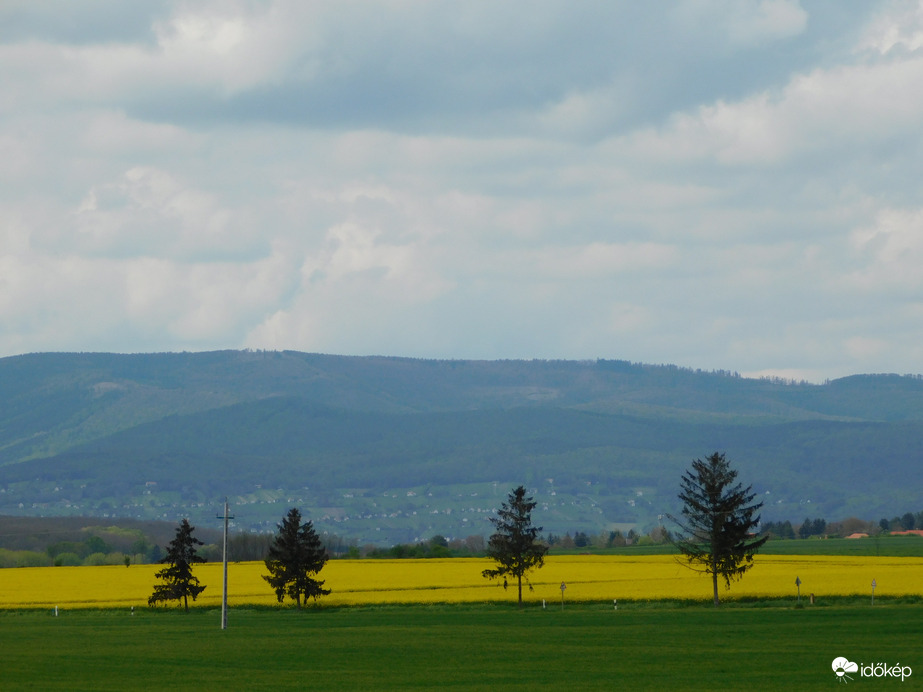 Szántóföldek, háttérben a Kőszegi hegységgel