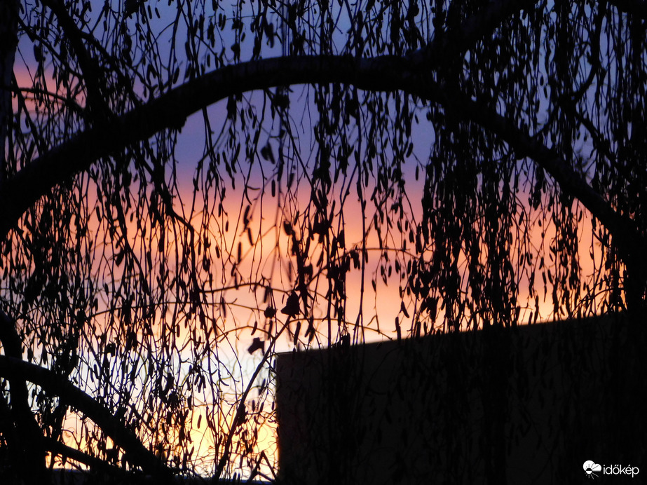 Napkelte a házak felett 2023. 01. 15.