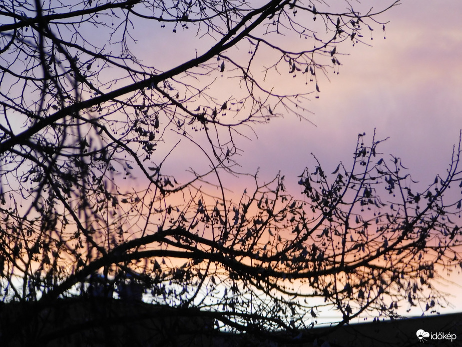 Napkelte a házak felett 2023. 01. 15.