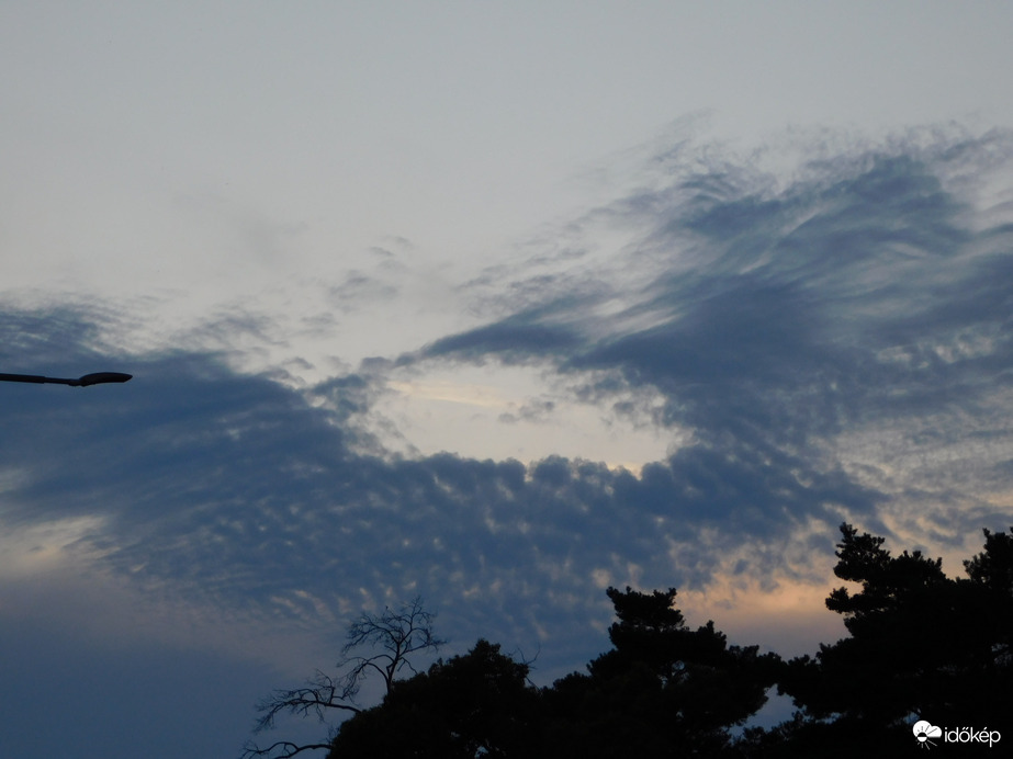 Alkonyati felhők 2023. 07. 12.