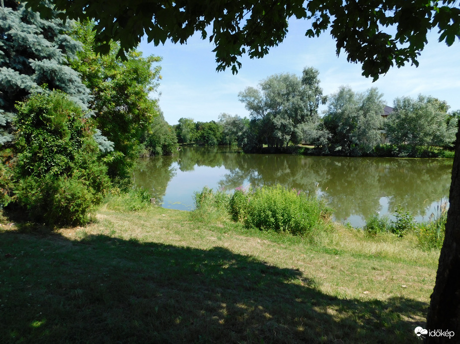 A Horgásztó délben