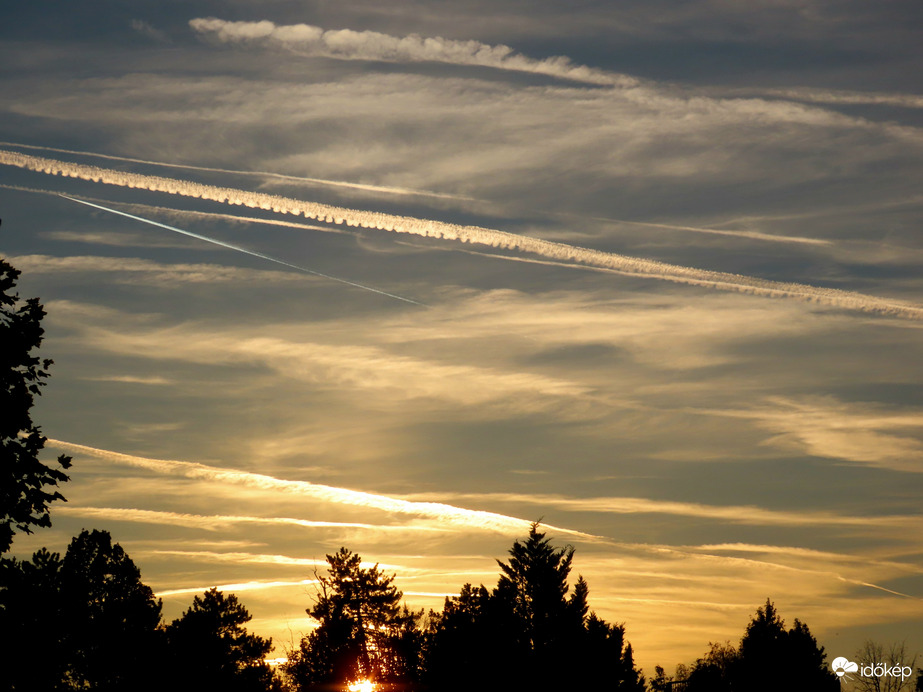 Napnyugta előtti fények
