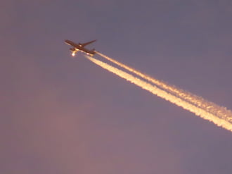 Suhanás a naplemente fényében