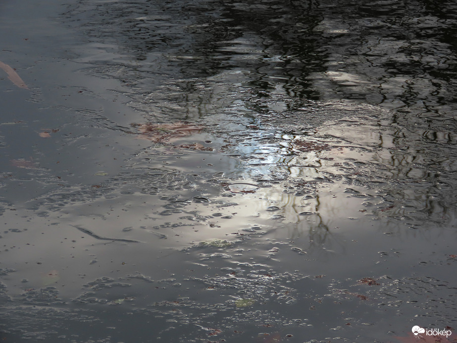 Jegesedik a Horgásztó vize