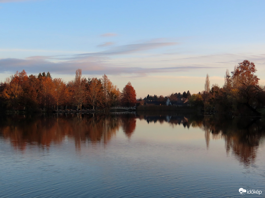 Lemenő Nap fényében