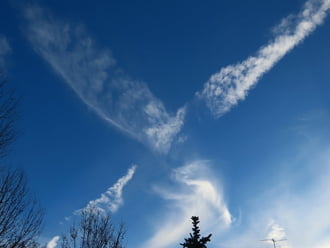 Szétoszló kondenzcsíkok