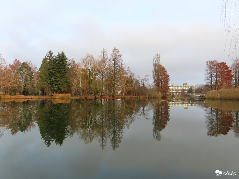 Mozdulatlan víztükör