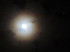 Hold-Jupiter együttállás