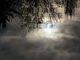 Tükörbe nézett a Nap