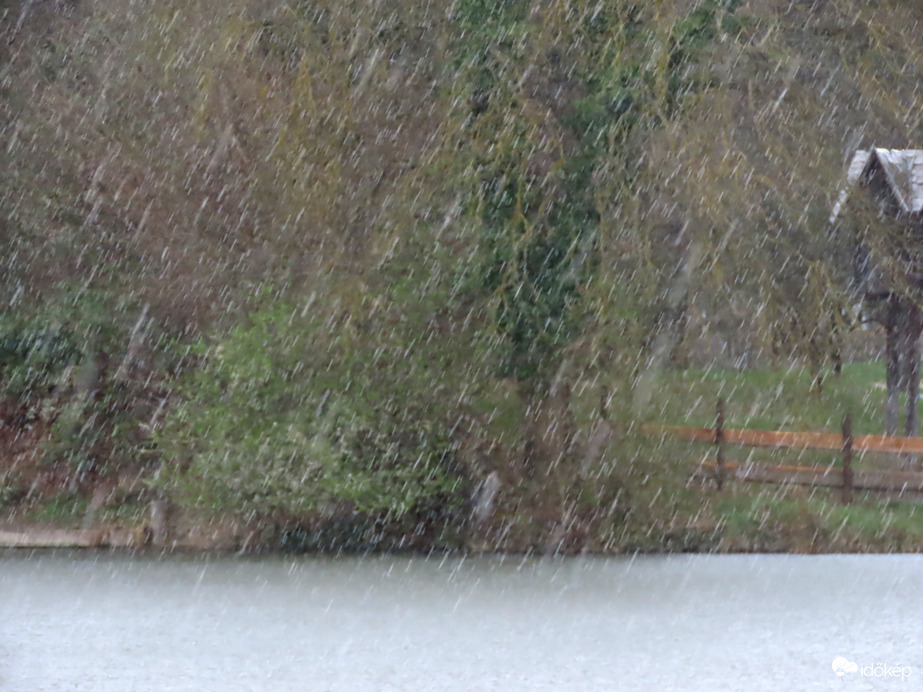 Gyors zápor kapott el