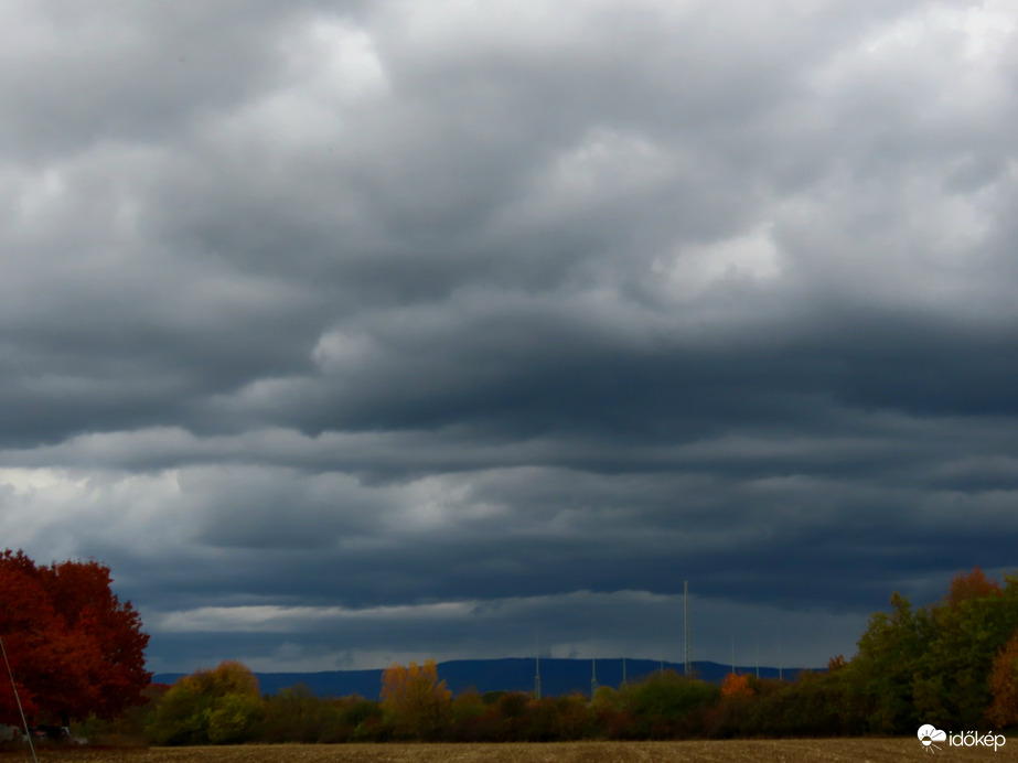 Sötét felhők gyülekeztek