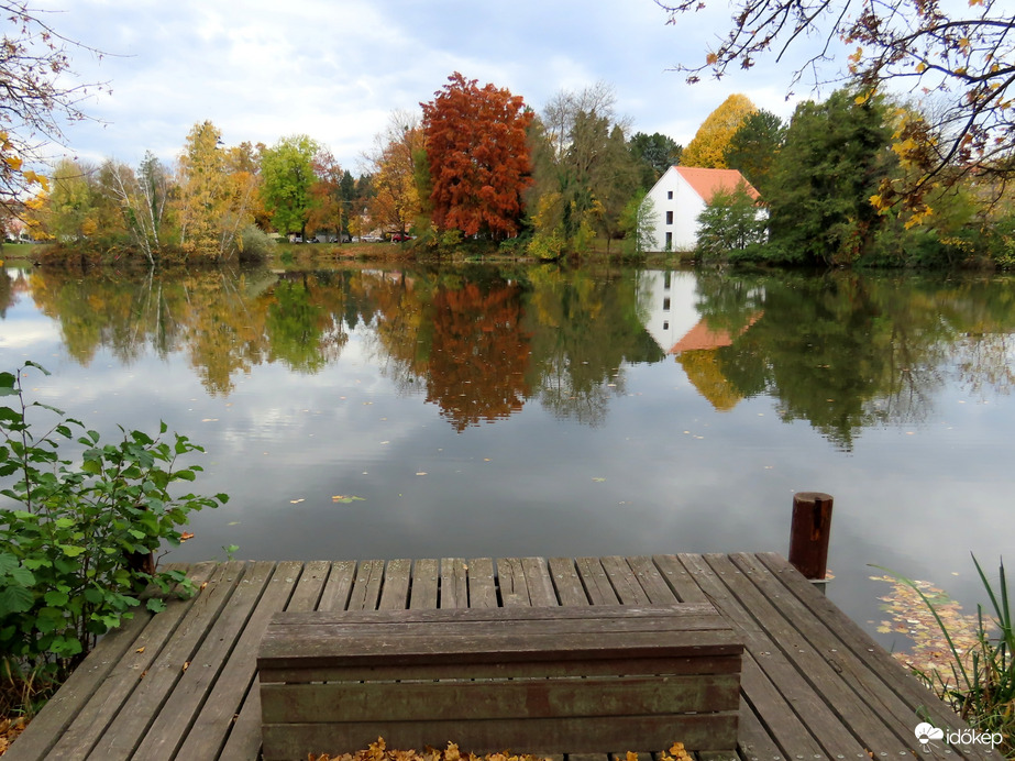 A Horgásztó felhős égbolttal