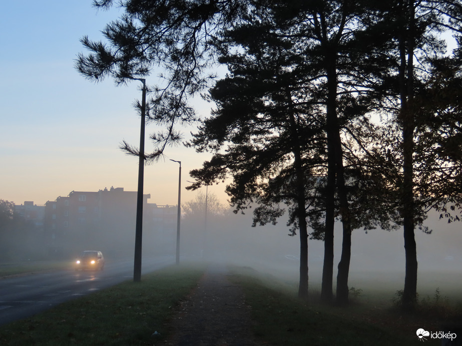 Köd ereszkedett a tájra