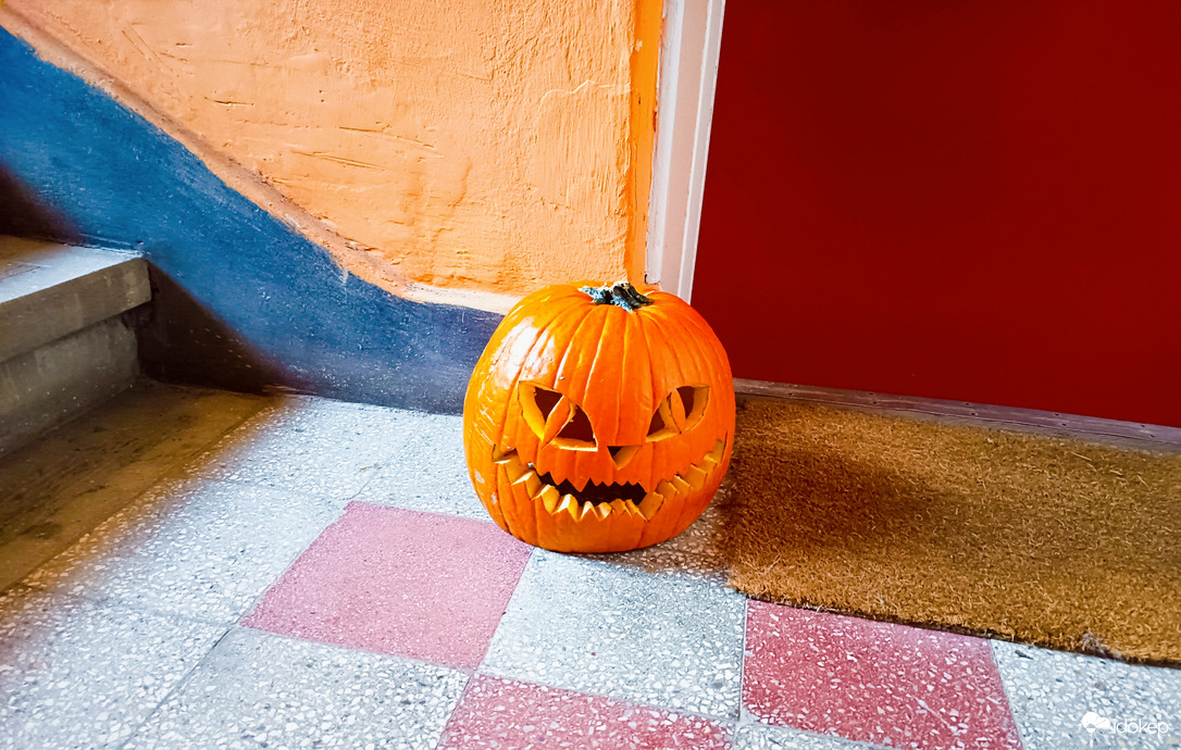 Rettegés a lépcsőházban 