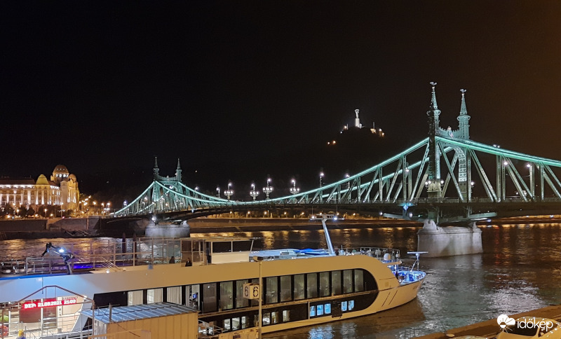 Budapest az éjszakában.