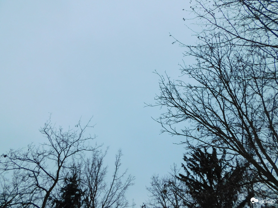 mai közepesenn felhős.. helyett