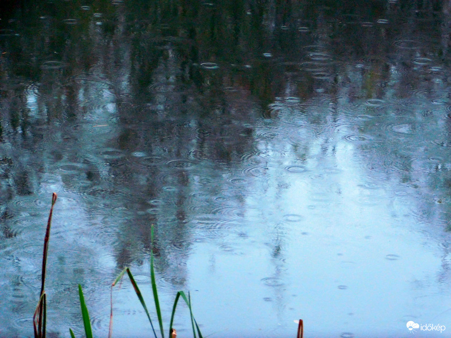 "Kiadós eső jön"...........