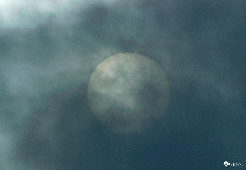 nap a felhők mögött