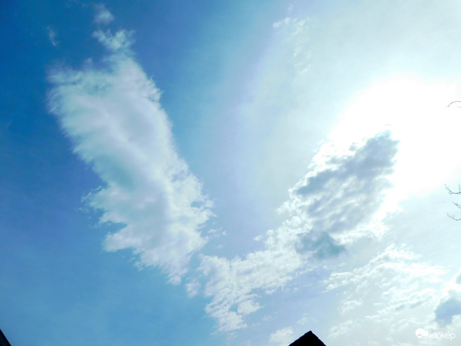 V mint győzelem :) szakad az esőő