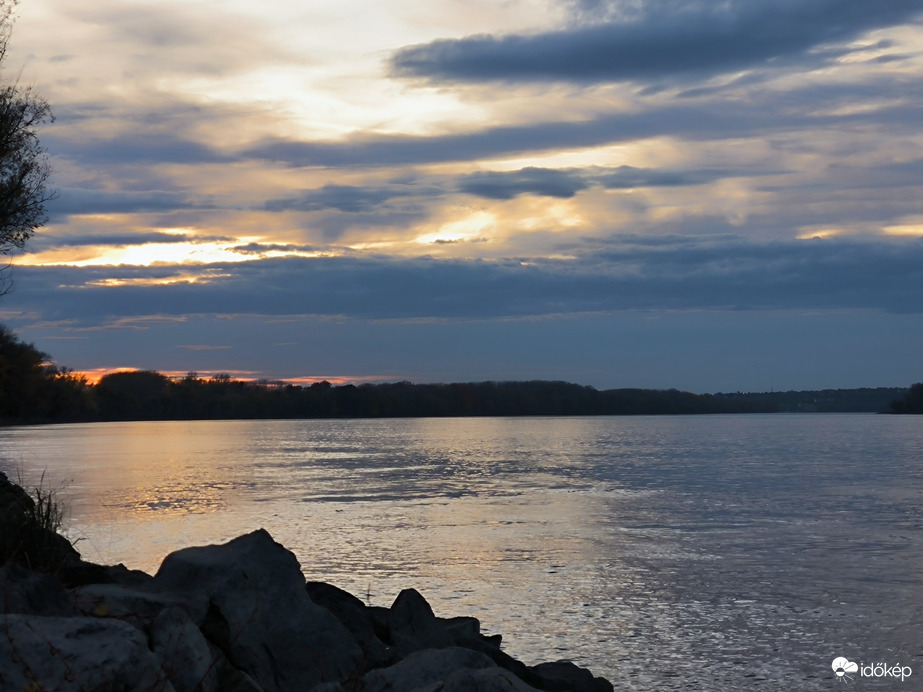 Érkező felhők közt az utolsó sugarak
